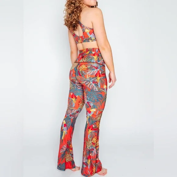 New NWT YOGA democracy Split Flare Pant In Tropical Paradise - Picture 8 of 8